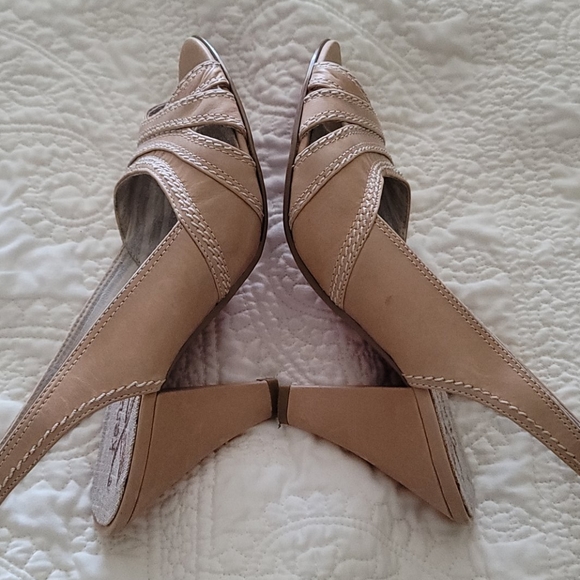 Shoes - Picture 4 of 5